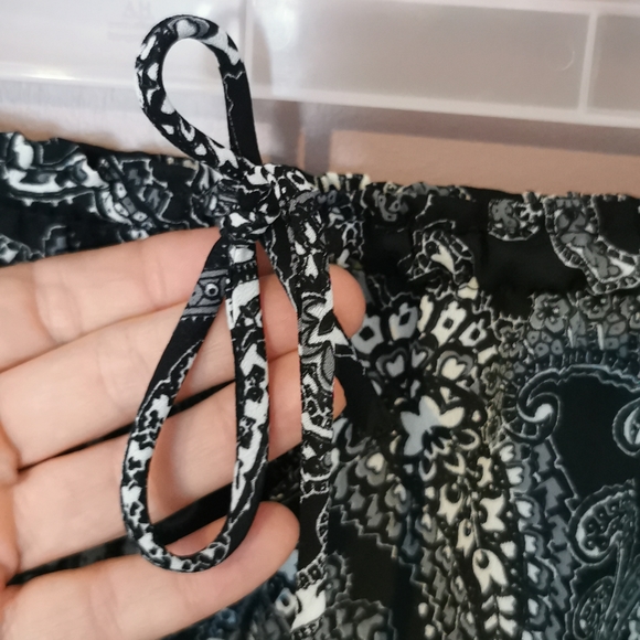 Cute patterned skirt - Picture 2 of 4